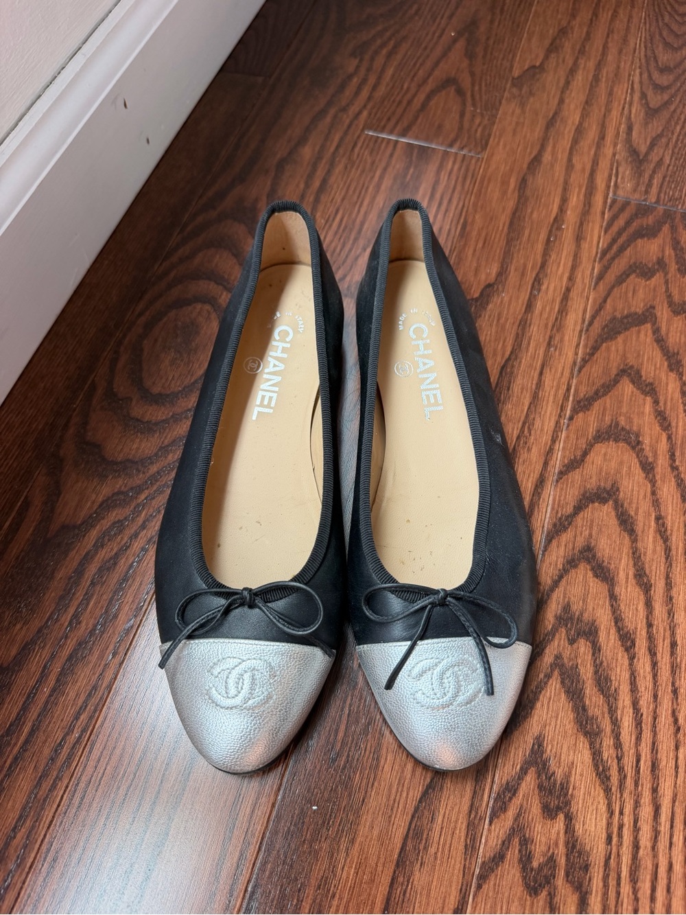 CHANEL Black Fabric Ballet Flats with Silver Leather Cap Toe